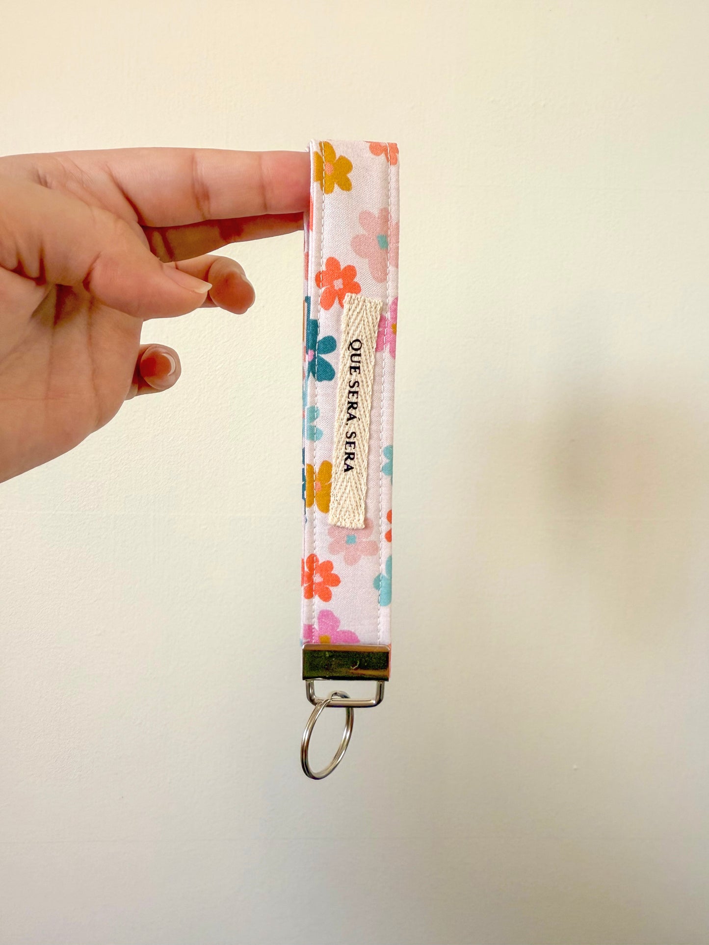 Que será, será wristlet keychain