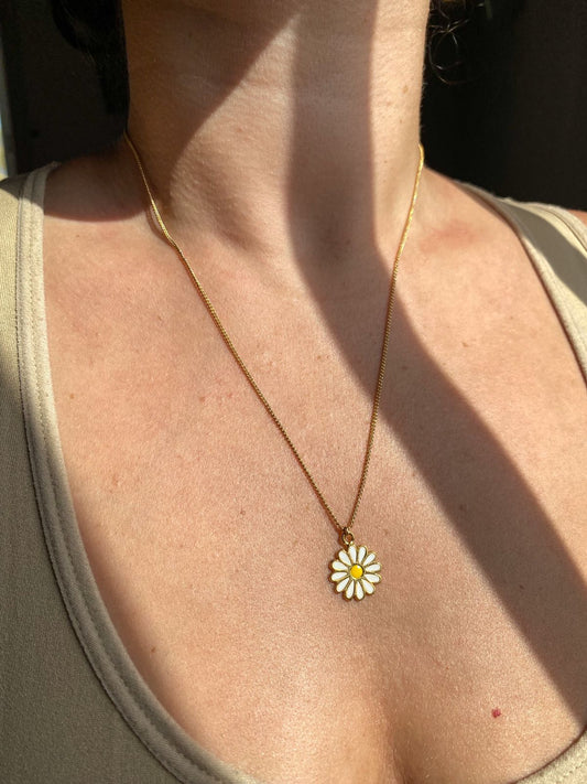 Daisy necklace