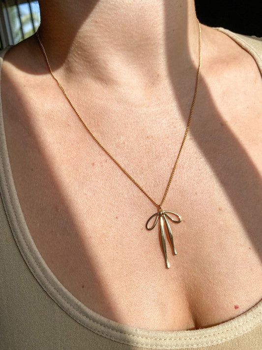 Lyla bow necklace