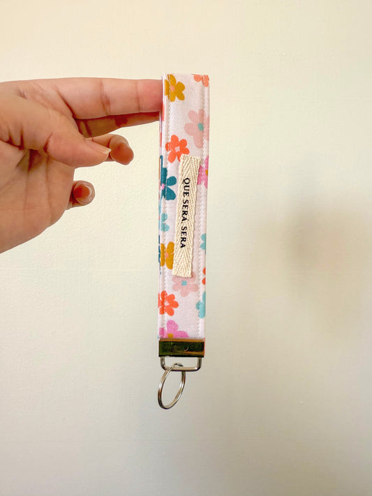 Que será, será wristlet keychain