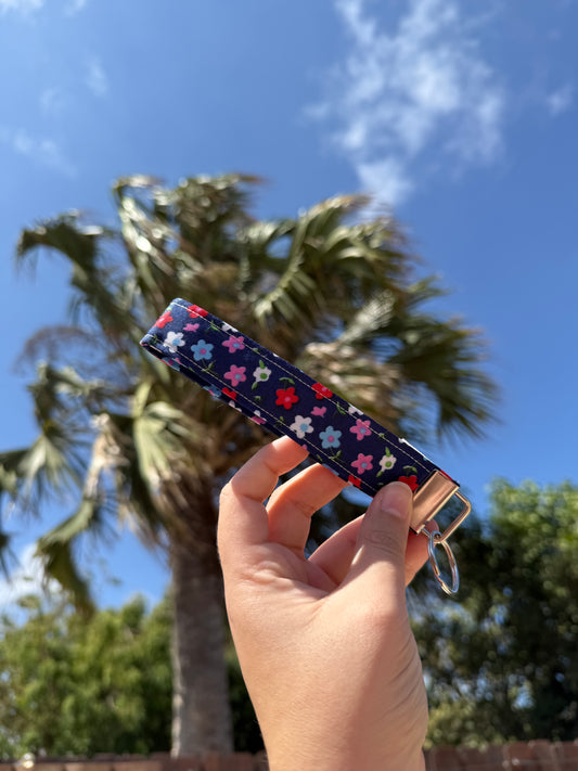 Flowery wristlet keychain