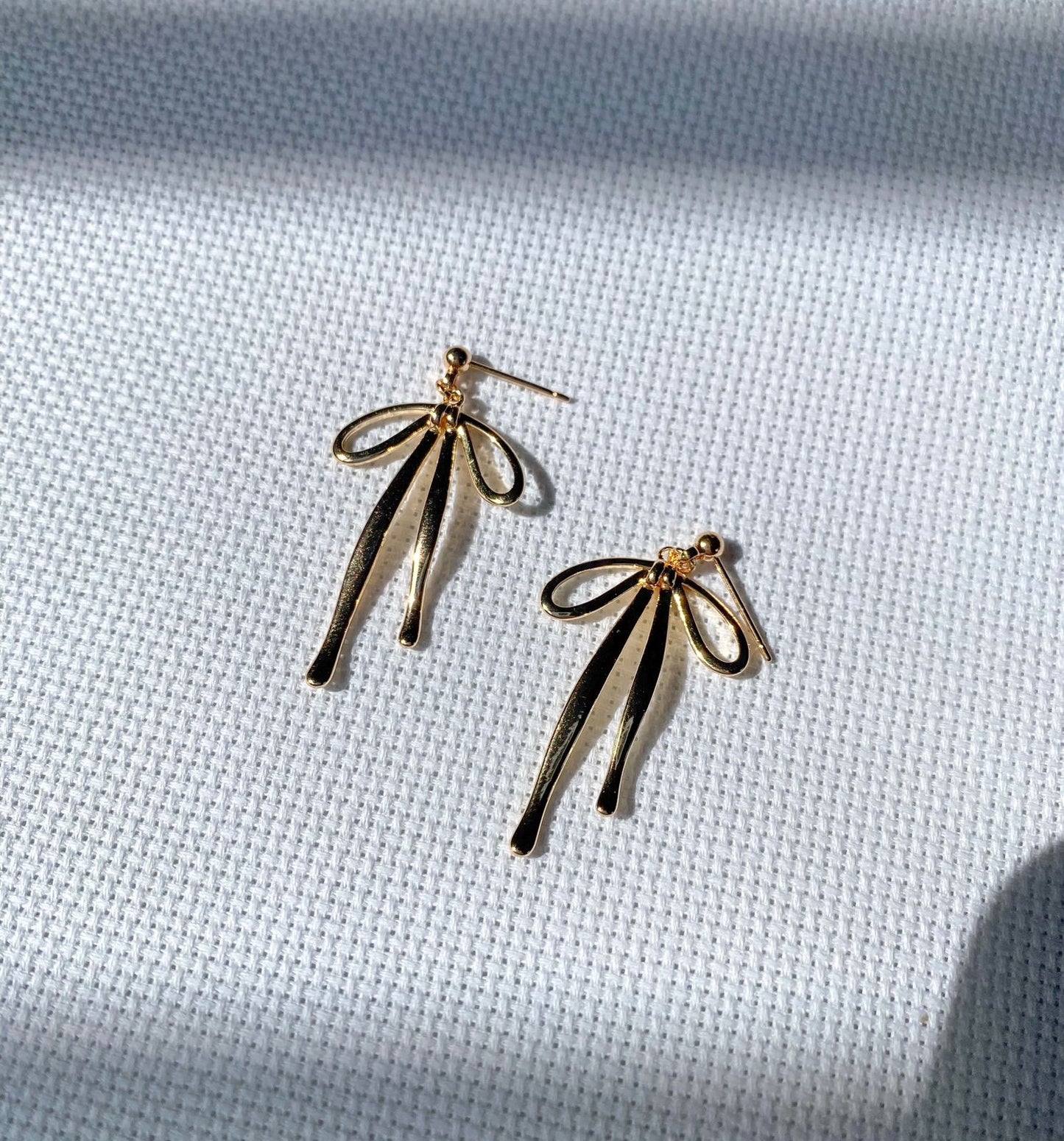 Lola bow earrings (studs)