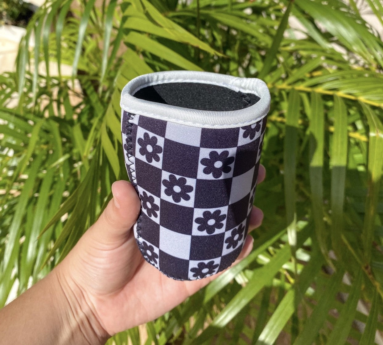 Checkered flowers cup sleeve