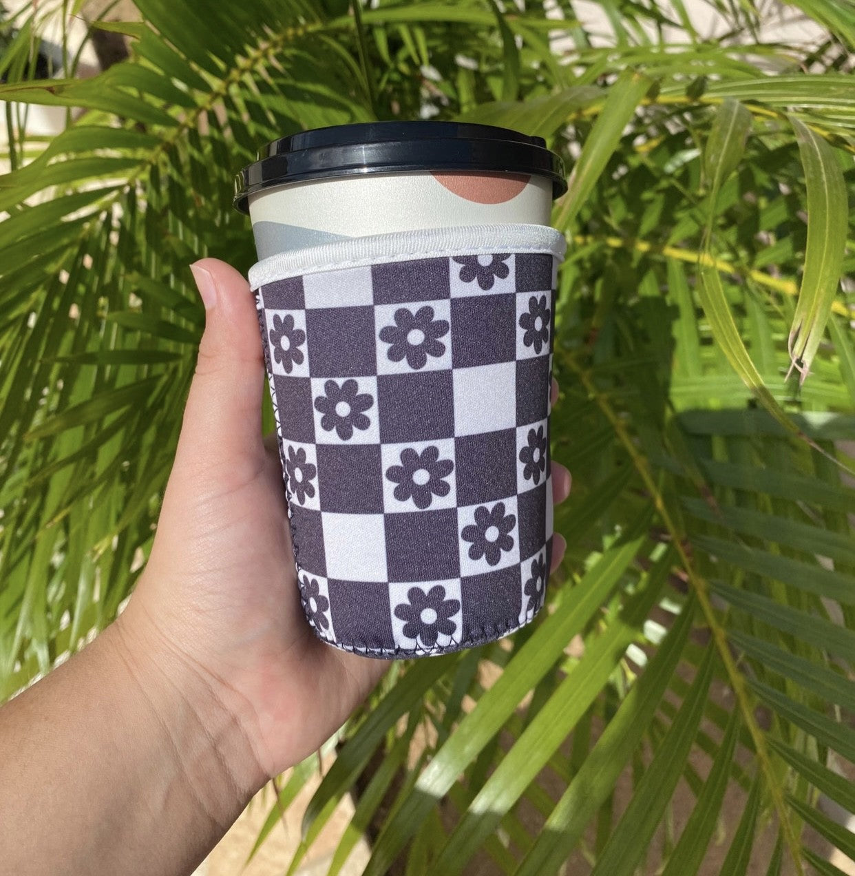Checkered flowers cup sleeve